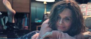 Juliette Binoche als verliebte Professorin in „Celle que vous croyez“ von Safy Nebbou, die im Berlinale Special läuft.