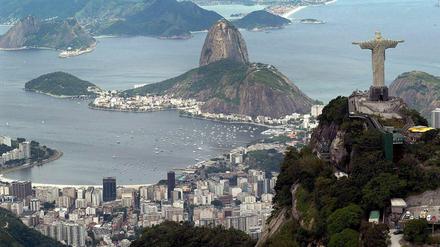 Das Feuer ist im Westen von Rio de Janeiro ausgebrochen. 