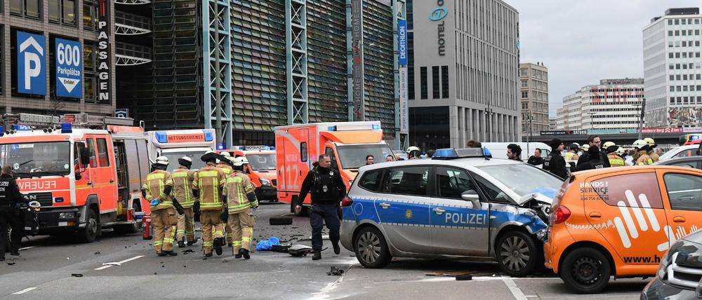 Der Ort an dem vor einem Jahr der tödliche Aufprall geschah. Die Polizeipräsidentin verspricht Aufklärung.