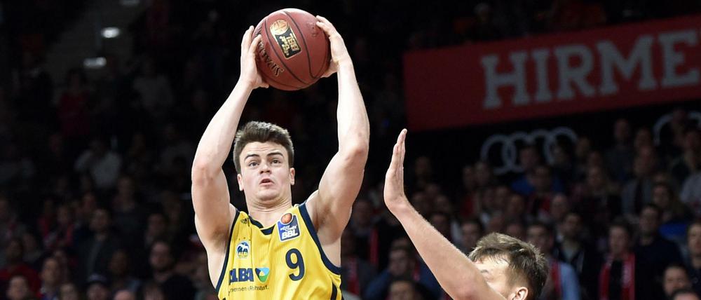 Auf dem Sprung. Albas Jonas Mattisseck (Mitte) ist erst 19 Jahre alt und steht nun vor seinem Debüt in der Basketball-Nationalmannschaft.