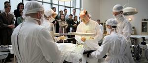 Am 19. Februar startet die zweite Staffel der historischen Krankenhausserie "Charité" in der ARD mit sechs neuen Folgen. Ohne die kreative Leistung der Drehbuchautoren wären solche Erzählungen nicht möglich.