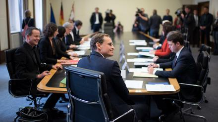 Rückblick auf Dezember 2016: Michael Müller und die Senatoren treffen sich zur konstituierenden Sitzung des Senats.