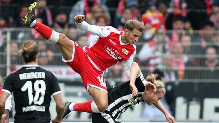 Unions Sebastian Andersson (oben) traf per Kopf zum 1:0. 