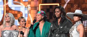 Lady Gaga, Jada Pinkett Smith, Alicia Keys, Michelle Obama und Jennifer Lopez bei der 61. Grammy-Verleihung.