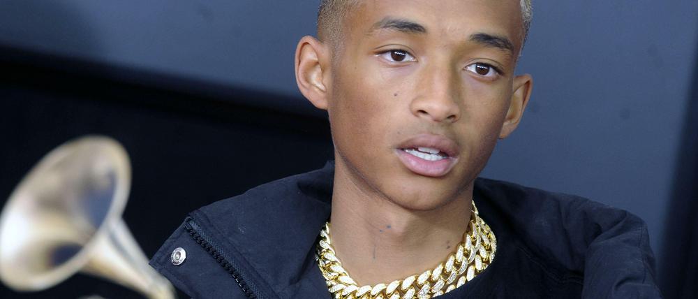 Dick aufgefahren. Jaden Smith trug bei der Verleihung der Grammy Awards 2018 die wuchtige Variante.