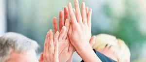 Gemeinsam voran. In vielen Berufen läuft nichts ohne die Zusammenarbeit mit den Kollegen.