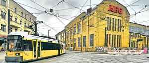 In den gelben Rathenau-Hallen, benannt nach AEG-Gründer Emil Rathenau, siedelten sich Gewerbetreibende und Künstler an. 