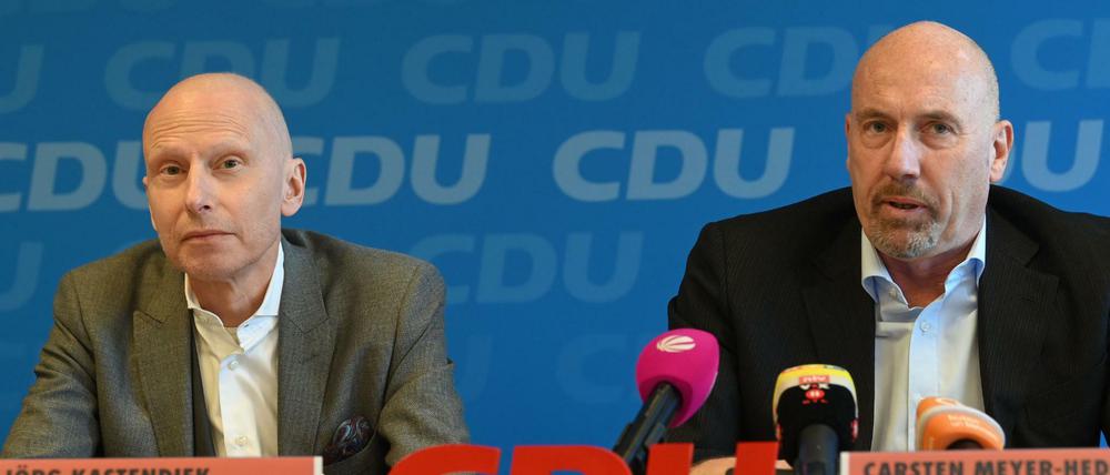 Carsten Meyer-Heder (r), Bremer CDU-Spitzenkandidat für die Bürgerschaftswahl und Jörg Kastendiek, Vorsitzender der CDU in Bremen