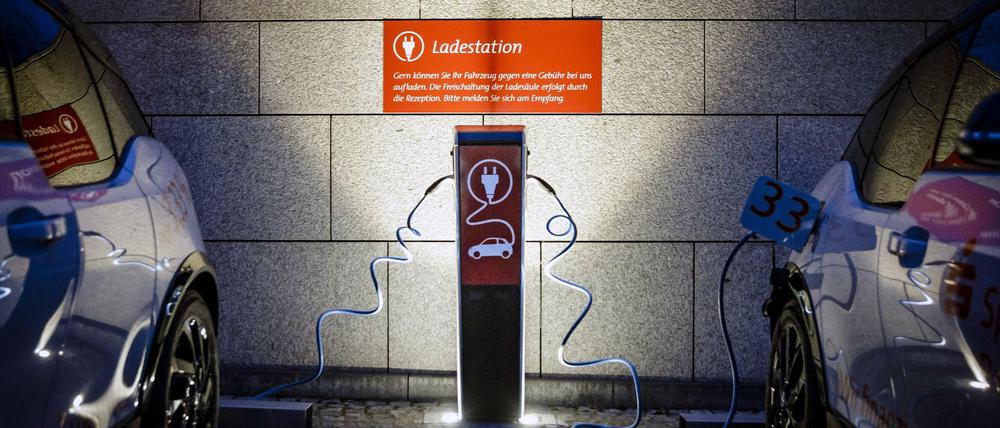 Das Problem fängt für Fahrer eines E-Autos schon mit der Suche nach einer Ladesäule an.