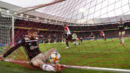 Läuft nicht. Lasse Schöne und Ajax stecken in der Krise.