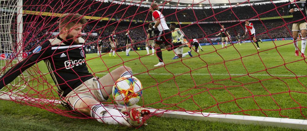 Läuft nicht. Lasse Schöne und Ajax stecken in der Krise.