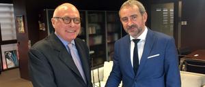 Hermann Parzinger (r), Präsident der Stiftung Preußischer Kulturbesitz, und sein französischer Amtskollege Stéphane Martin in Paris.