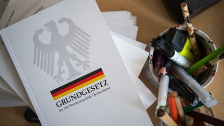 Es gibt mal wieder Bund-Länder-Streit ums Grundgesetz.