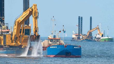 Im Greifswalder Bodden werden Leitungen für Nord Stream 2 verlegt. 