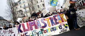 Jeden Freitag versammeln sich auch in Berlin Schüler zum Klimastreik - animiert von der Umweltaktivistin Greta Thunberg