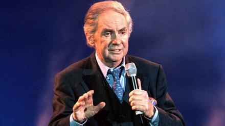 Harald Juhnke, der große Berliner Entertainer, starb am 1. April 2005. Zum 90 Geburtstag in diesem Jahr plant der RBB einen großen Spielfilm über ihn.