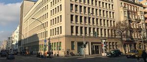 Spitzte: Das Finanzamt Schöneberg.