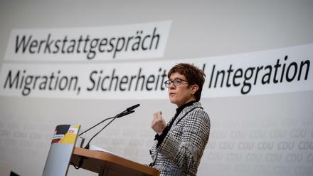 Annegret Kramp-Karrenbauer, CDU-Bundesvorsitzende, spricht über die Ergebnisse zum Abschluss des "Werkstatt-Gesprächs" der CDU. 
