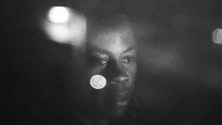 Schwarz-Weiß, grobkörnig: Uli M Schueppels Berlin-Doku "Der Atem".