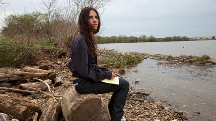 PJ Harvey im Dokumentarfilm "A Dog Called Money"