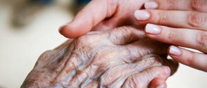 Vorsorge- und Kontovollmachten zur Regelung eventueller Pflegebedürftigkeit böten keinen ausreichenden Schutz vor Missbrauch. 