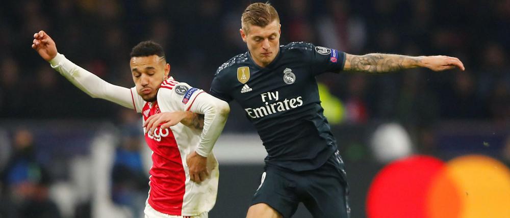Real Madrid und Toni Kroos (rechts) konnten sich schließlich gegen Ajax (mit Noussair Mazraoui) durchsetzen.