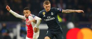 Real Madrid und Toni Kroos (rechts) konnten sich schließlich gegen Ajax (mit Noussair Mazraoui) durchsetzen.