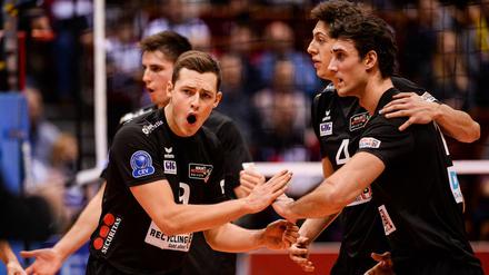 Die Berliner (links Jan Zimmermann) kämpften sich noch einmal in die Partie.