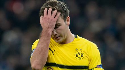 Das darf doch nicht wahr sein! Mario Götze weiß gerade auch nicht weiter, hier beim 0:3 gegen Tottenham Hotspur.