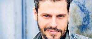 Der Schauspieler Manuel Cortez betreibt zusammen mit seinem Geschäftspartner einen Bio-Hofladen in Schlachtensee.