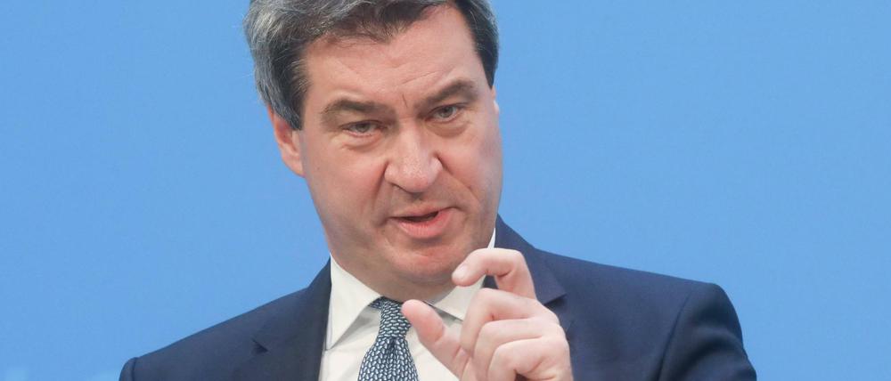 Die Bedürftigkeitsprüfung sei "eigentlich eine Gerechtigkeitsprüfung", sagt Markus Söder. Es könne daher "nicht sein, dass jemand, der lange gearbeitet hat, dieselbe Situation hat, wie jemand, der nur ein bisschen gearbeitet hat".
