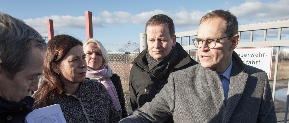 Michael Müller (SPD) informiert sich über den Stand der Planungen für das "Pankower Tor".