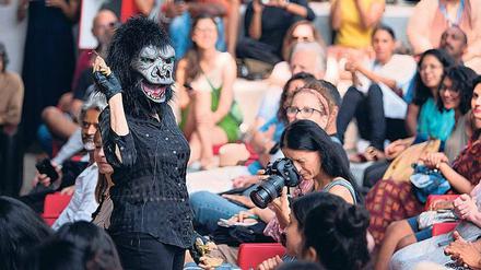 Laut und deutlich. Performance der Gruppe Guerilla Girls.