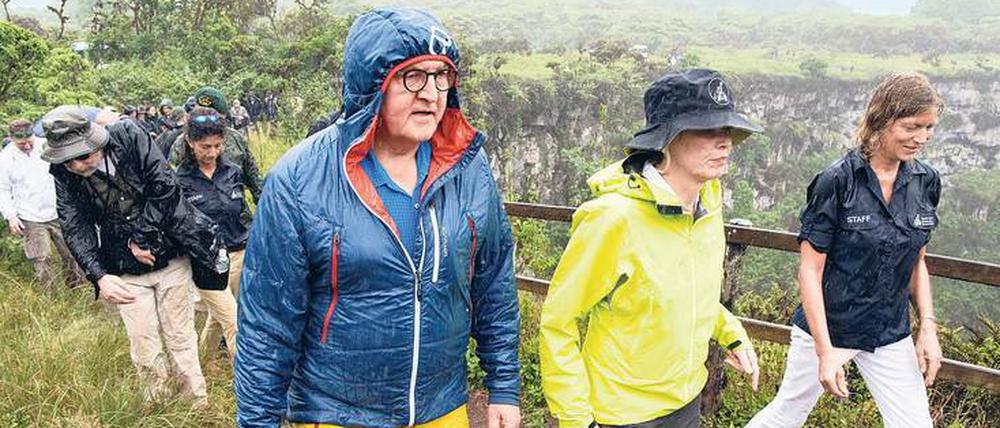 Pilgerpfad. Auf den Galapagos-Inseln wandert Steinmeier in der Natur und warnt vor Plastikmüll.