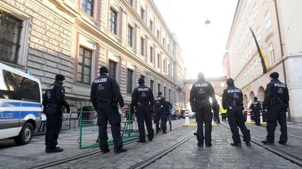 Viele Polizisten sichern München ab vor der Sicherheitskonferenz.