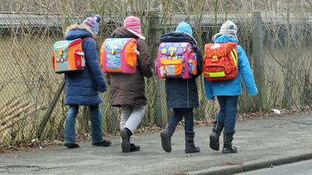 Auch für Kinder, Eltern und Lehrer war es am Freitagmorgen nicht ganz einfach, in die Schule zu kommen.