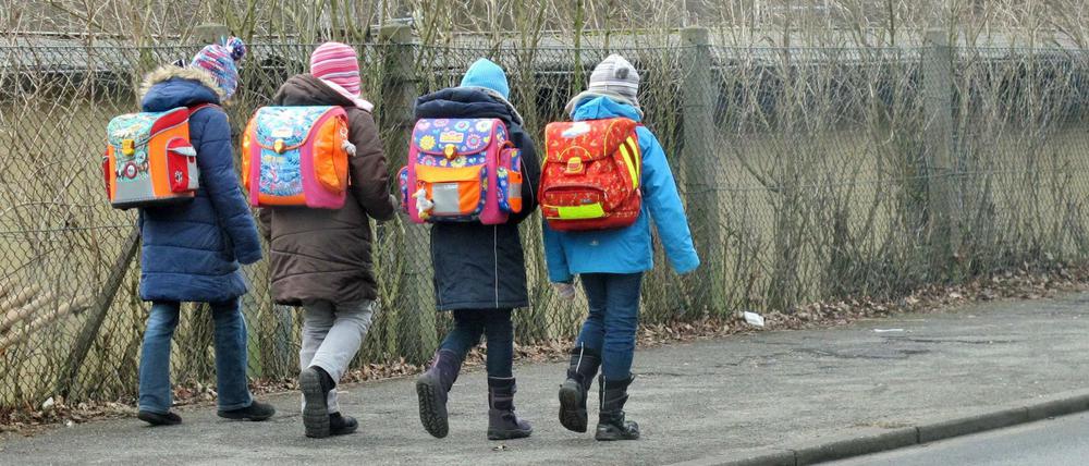 Auch für Kinder, Eltern und Lehrer war es am Freitagmorgen nicht ganz einfach, in die Schule zu kommen.