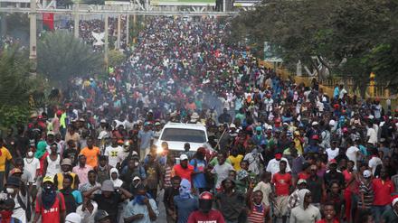 Demonstranten gehen in Port-au-Prince auf die Straße, um gegen die Regierung zu demonstrieren. 