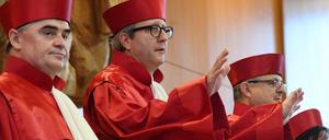 Richter des Zweiten Senats mit Gerichtspräsident Andreas Voßkuhle (2.v.l.)