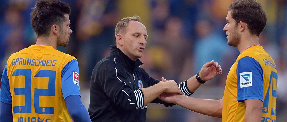 Gut bekannt. Die früheren Braunschweiger Ken Reichel (r.) und Trainer Torsten Lieberknecht.