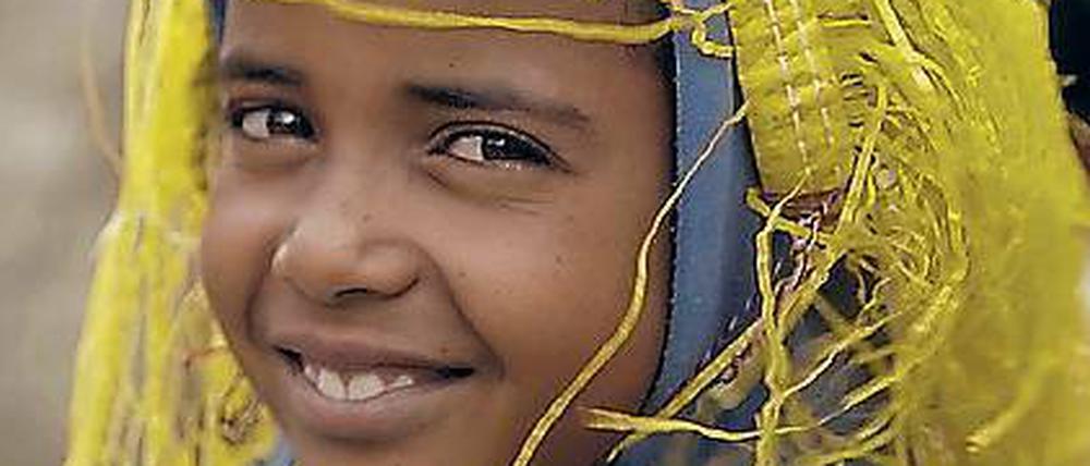 Für den intelligenten Asalif gehen Realität und Fantasie ineinander über. Als Löwe streift er durch die Siedlung. 