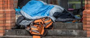 Obdachlose sind oft krank. In einer Krankenstation der Caritas werden sie gepflegt. 