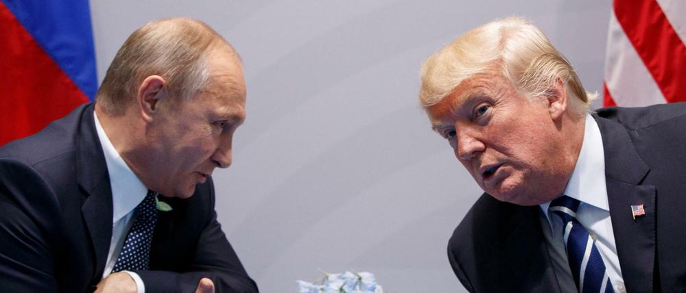 Wladimir Putin und Donald Trump sprechen während des G20-Gipfels in Hamburg.