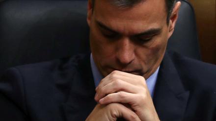 Spaniens Premierminister Pedro Sanchez bei der Sitzung im Parlament. 