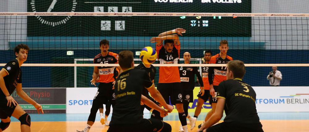 Wiedersehen im Sportforum. Auch das Heimspiel der BR Volleys gegen den VC Olympia wird in Hohenschönhausen ausgetragen. 