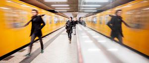 Von fahrenden U-Bahnen können die Berliner am Freitagmorgen nur träumen.