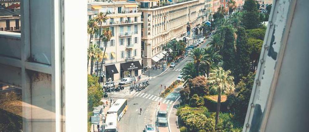 Nizza kann so schön sein. Wenn man nicht zum Konsulat muss, weil die Papiere plötzlich verschwunden sind.