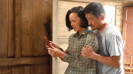 Yong Mei und Wang Jingchun in "So Long, My Son".