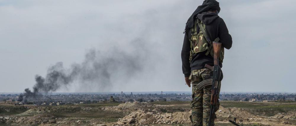 Ein Kämpfer der Demokratischen Kräfte Syriens.