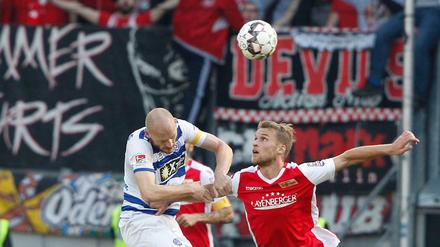 Wach bis zum Ende. Sebastian Andersson (rechts) erzielte in Duisburg den späten Siegtreffer.